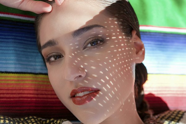 Comment choisir une jupe crayon asymétrique pour un look professionnel tout en étant à la mode?